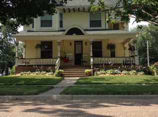 217 S Locust Ave, New Hampton, IA 50659