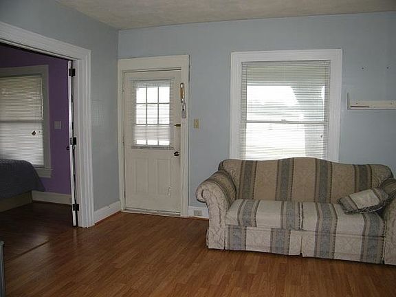 4th image of 1528 Edwardsburg Ave