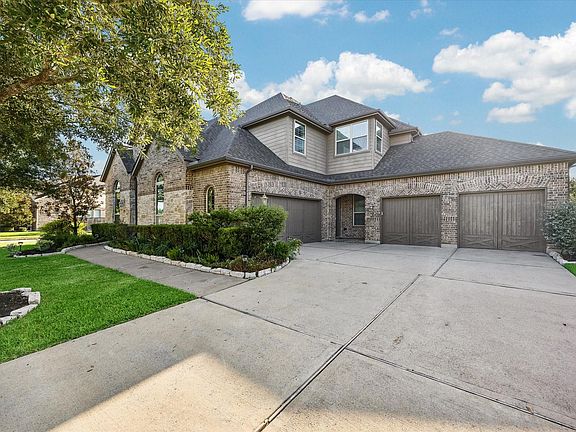 3rd image of 2303 Draycutt Dr