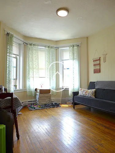 868 Huntington Ave Photo 1