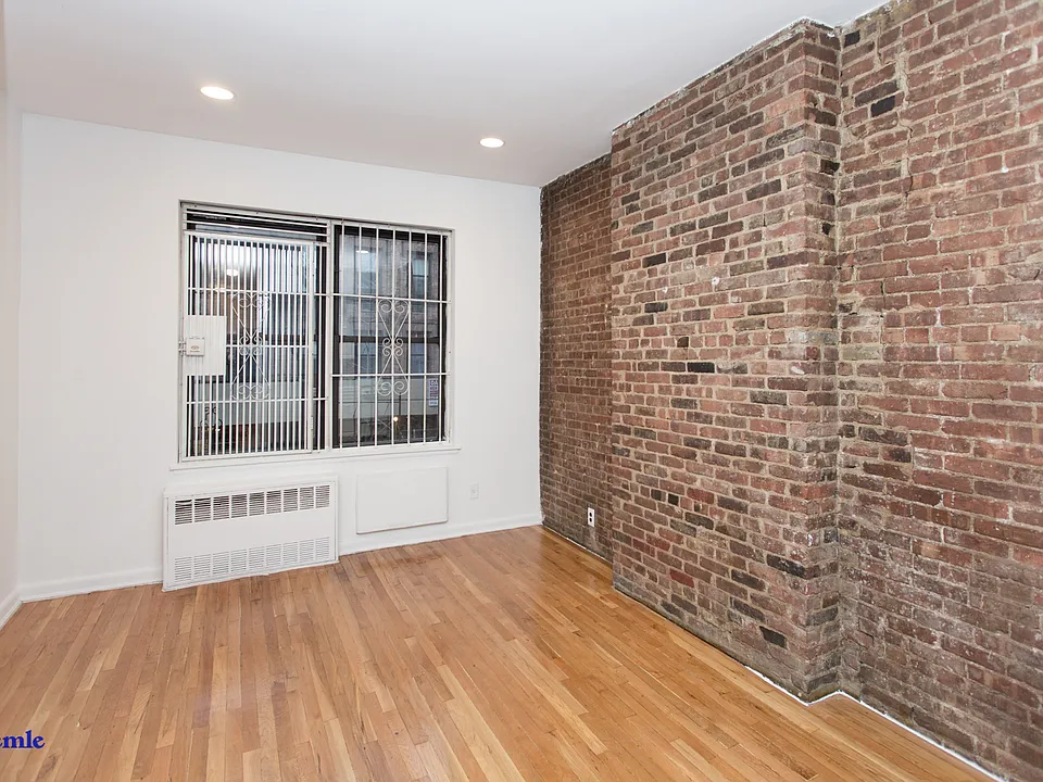 204 E 25th St #2FE