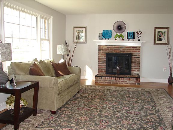 Elegant, sunny living room!