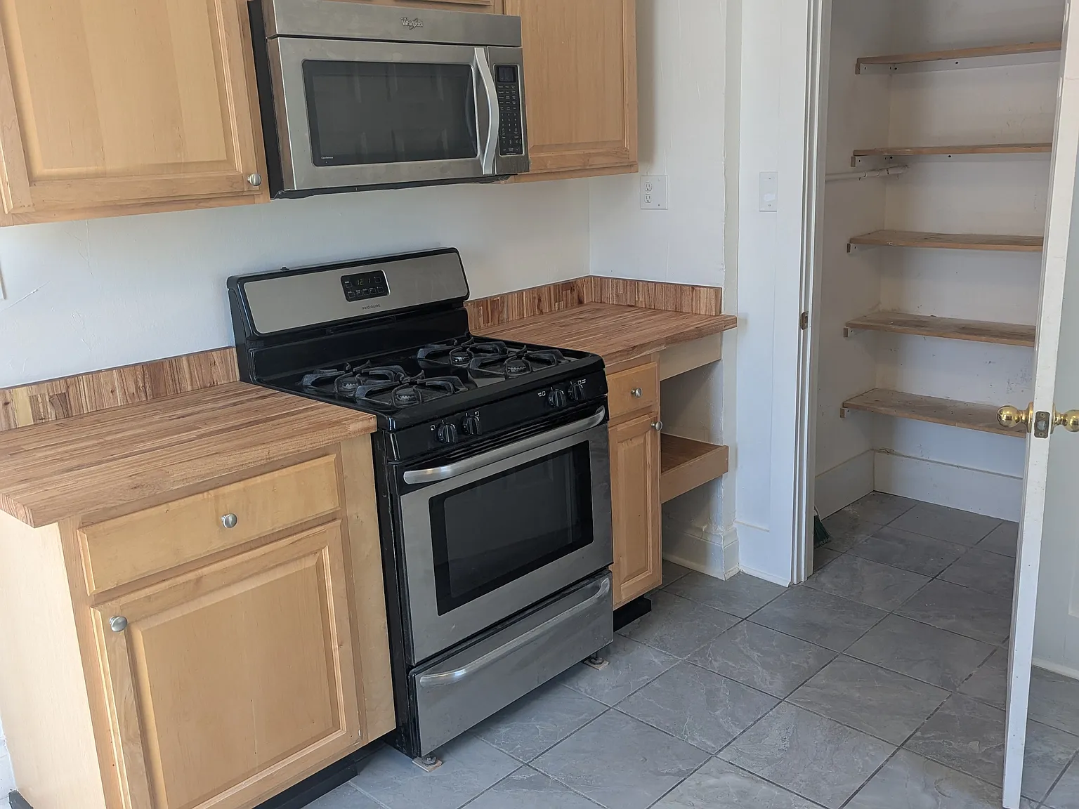 2 bed, 1000 sqft, $1,450 — Photo 3