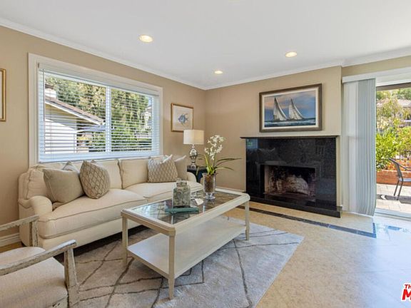 3rd image of 32049 Waterside Ln