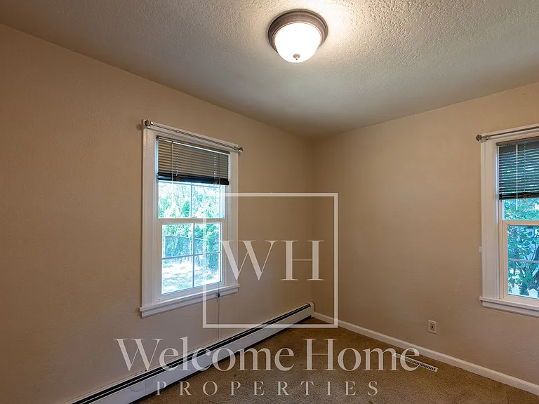 627 E Maple St — Photo 18