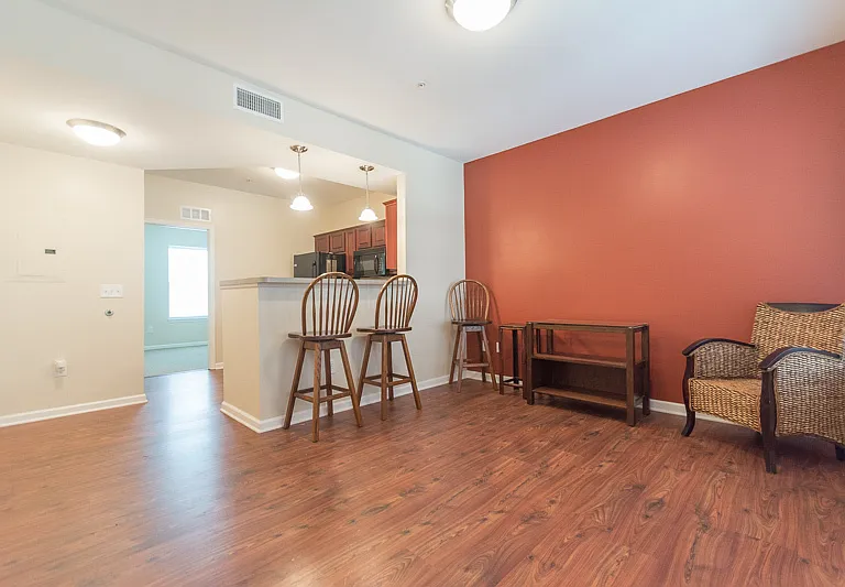 Tenth & College Horizons Apartments — Photo 18
