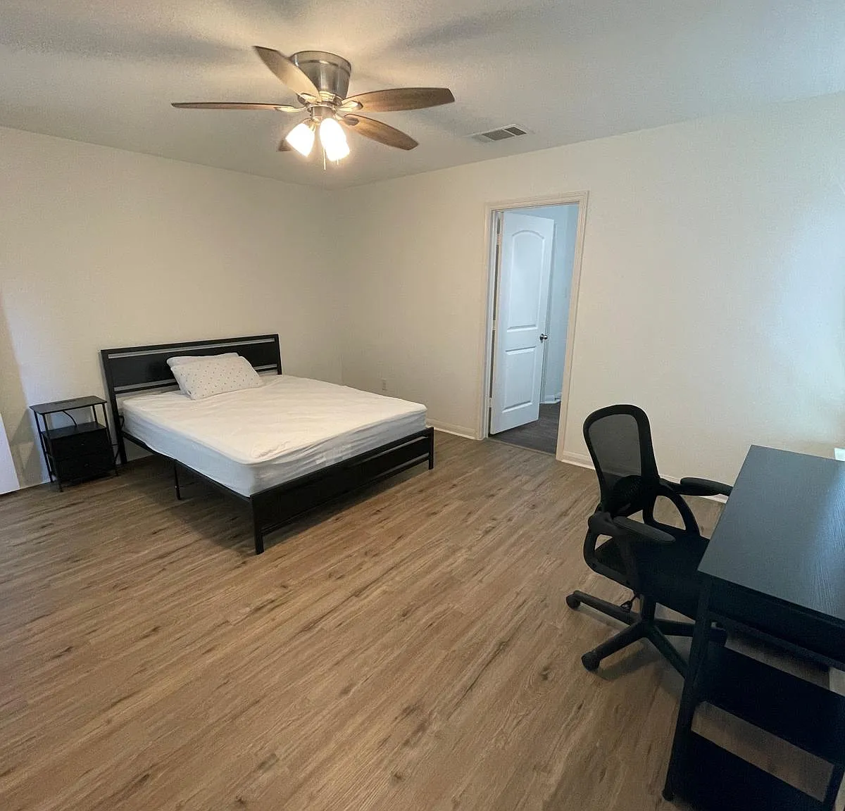 1525 Breanna Lane - Unit 2 — Photo 3