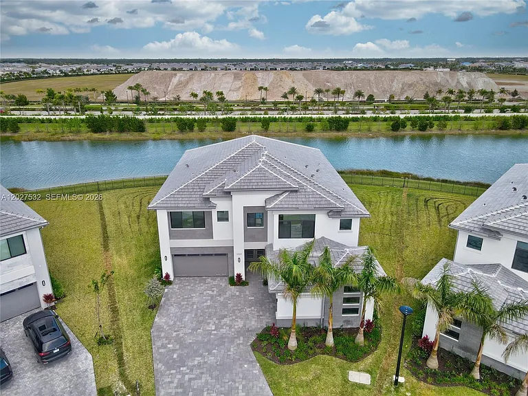 12865 Wingspan Ct — Photo 51
