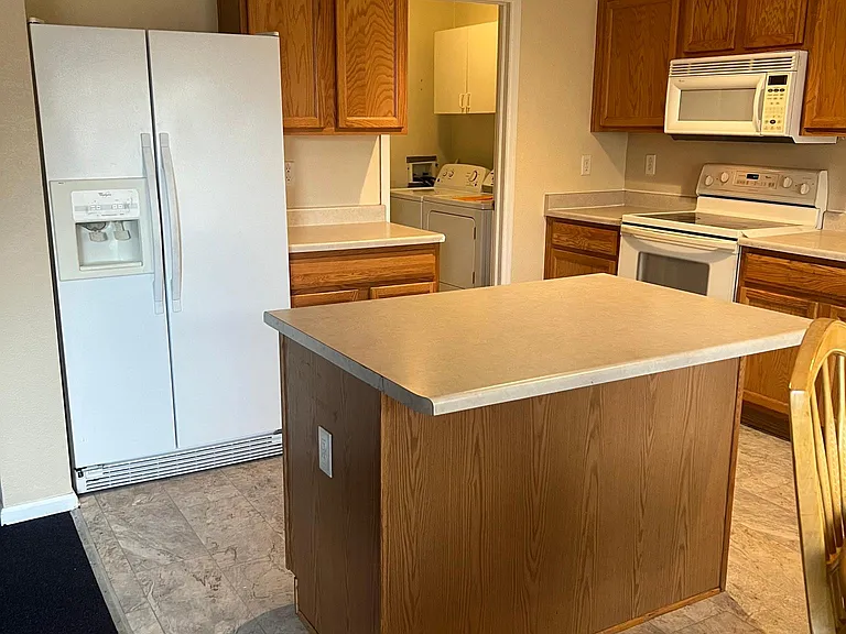 983 Canary Ct — Photo 39
