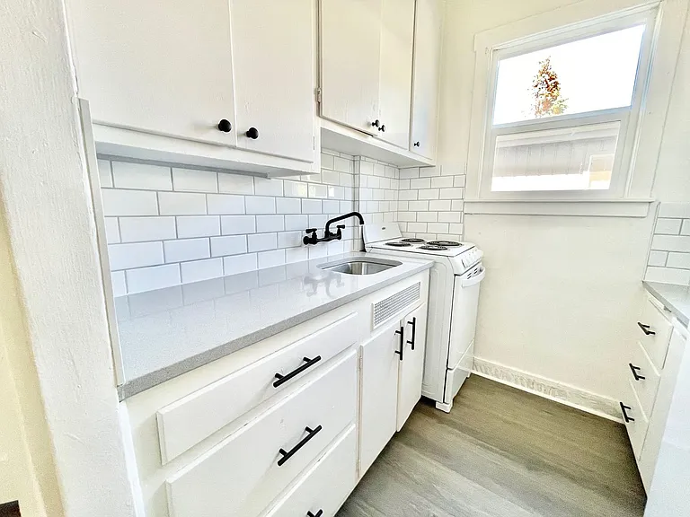1411 W 9th Ave #A — Photo 4