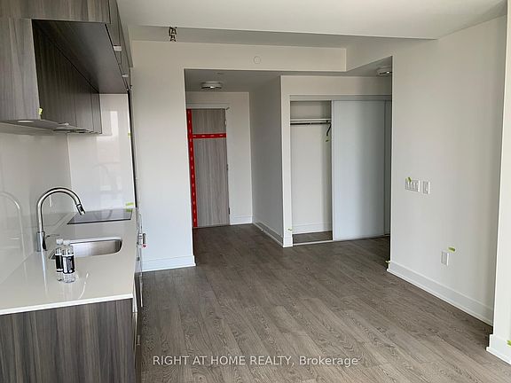 2nd image of 80 Vanauley St #1101