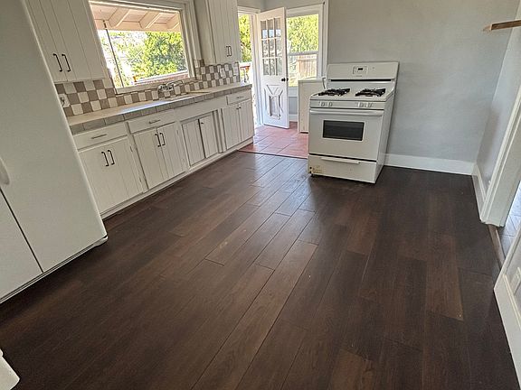 3rd image of 815 Concepcion Ave