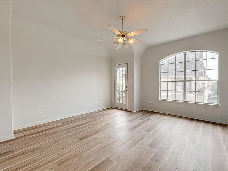 2150 Stacy Knl — Photo 37