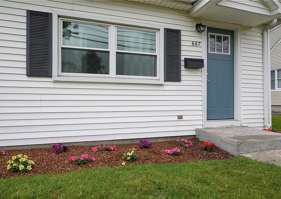 1st image of 667 Warren Ave
