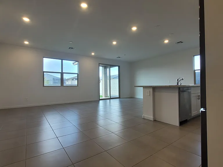 15998 W Smoketree Dr — Photo 4
