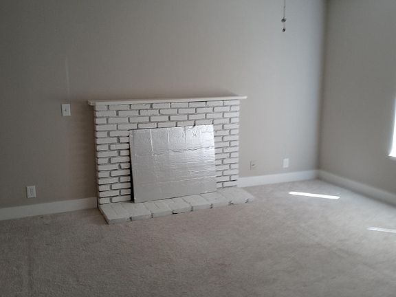 3rd image of 44755 Jefferson Ct