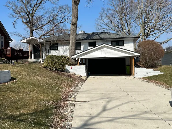 7046 Colony Dr, West Bloomfield, MI 48323