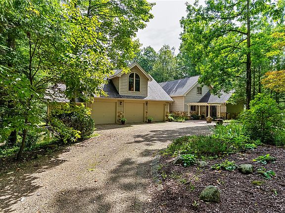 2nd image of 944 Latonka Dr