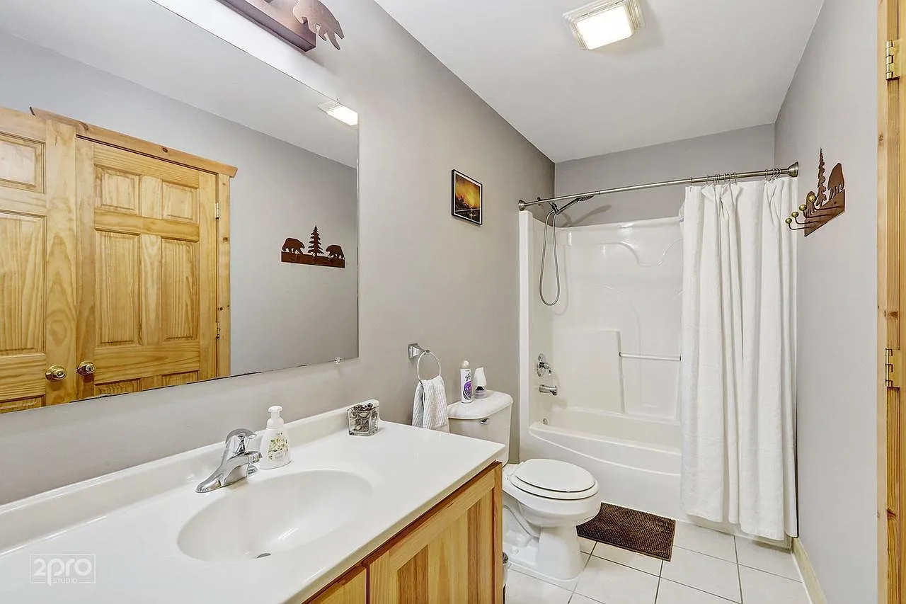 2 bed, 1800 sqft, $2,200 — Photo 1