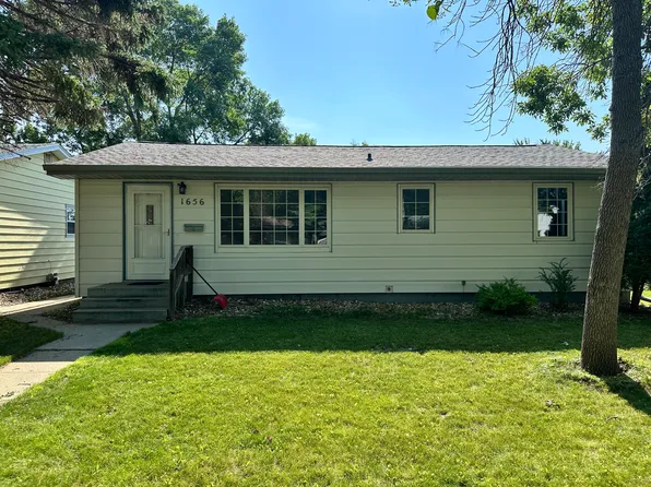 1656 Illinois Ave SW, Huron, SD 57350