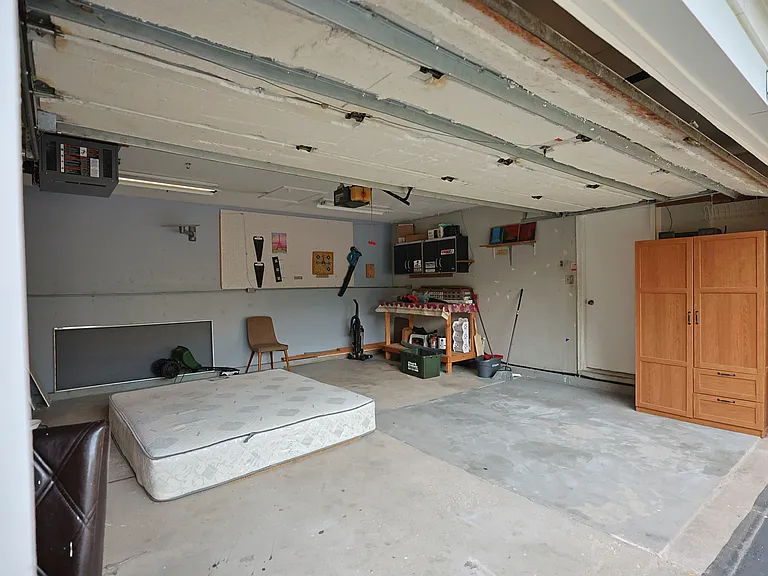 1402 Parkside Dr — Photo 23