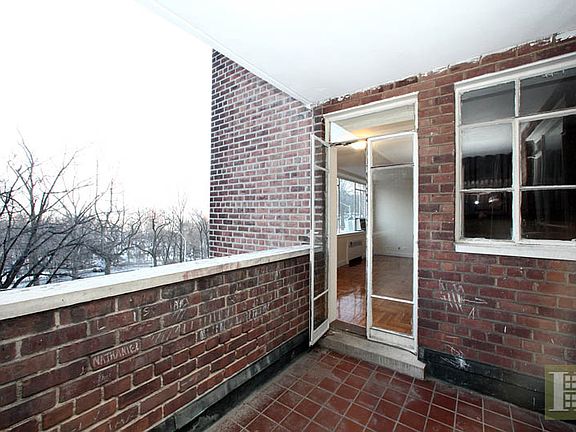 3rd image of 5355 Henry Hudson Pkwy W APT 2C