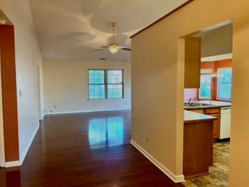 2 bed, 1326 sqft, $1,550 — Photo 2