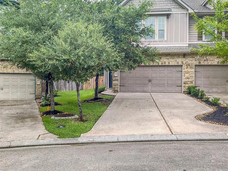26 Cheswood Manor Dr — Photo 1