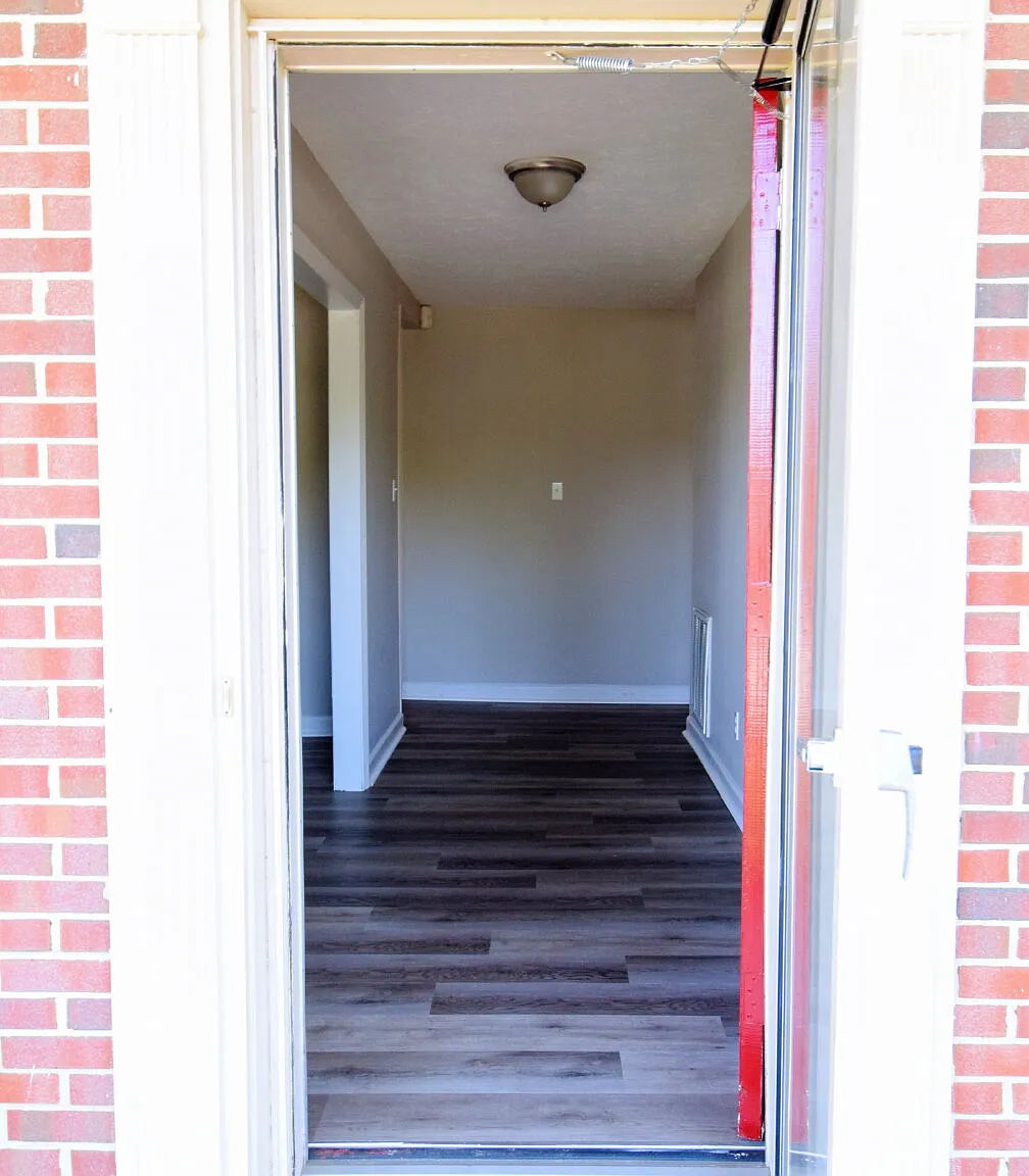 4 bed, 2.0 bath, 1844 sqft, $1,750 — Photo 2