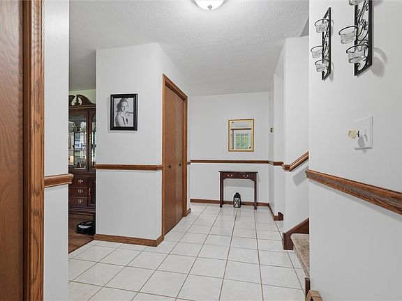 3rd image of 200 Aspen Way