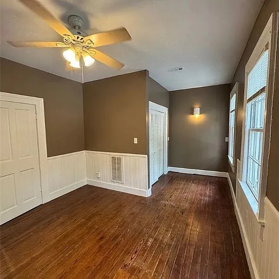 114 W Henry St #B — Photo 4