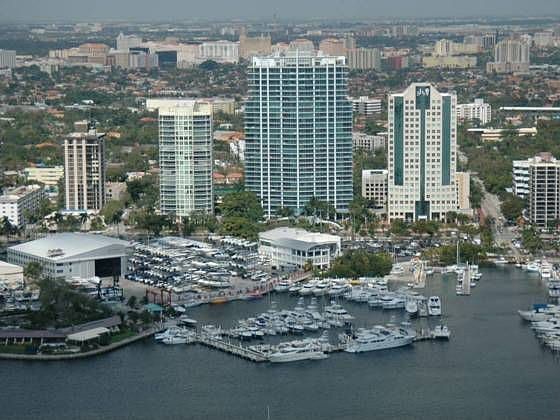 1st image of 2627 Bayshore Dr APT 1501