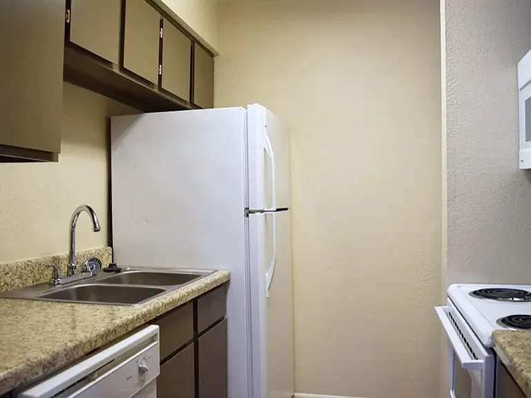 Marland Place Apartments — Photo 1