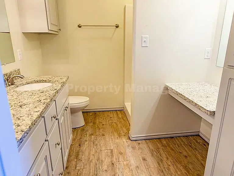 1217 Kingston St — Photo 4