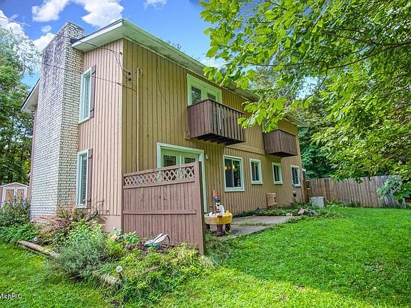 5th image of 20766 Edgewood Dr