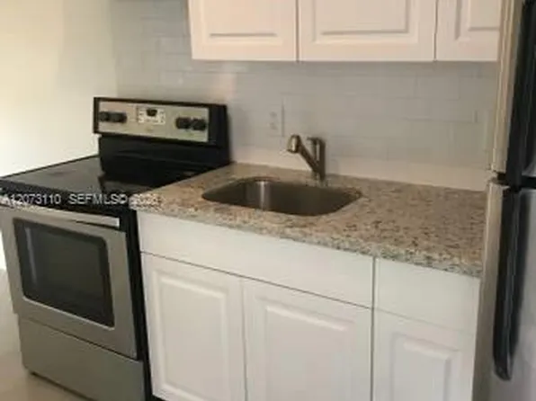 2600 NE 205th St #2, Miami, FL 33180