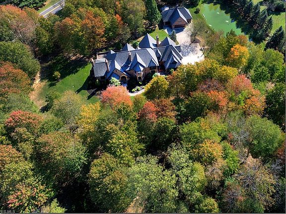 3rd image of 459 Rockwood Cir