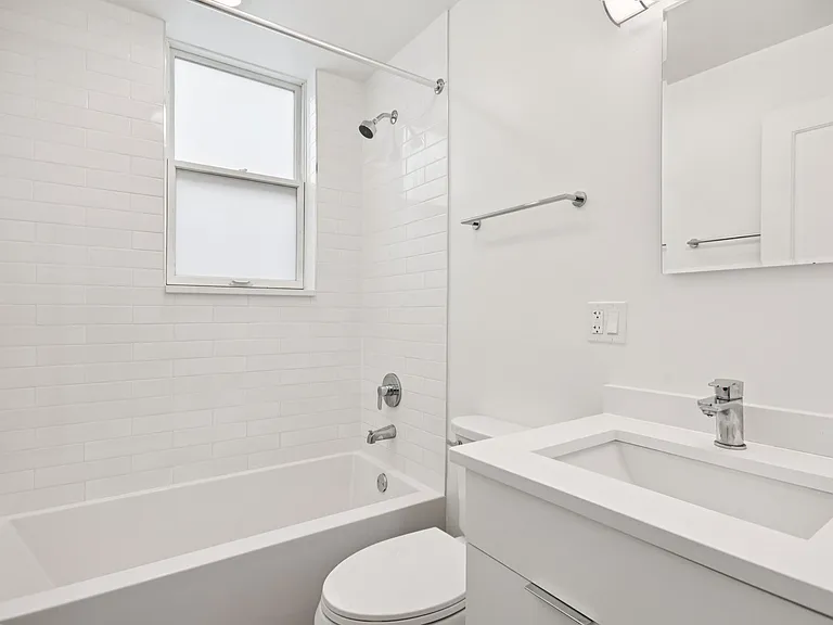 1650 W. Roscoe St. — Photo 6