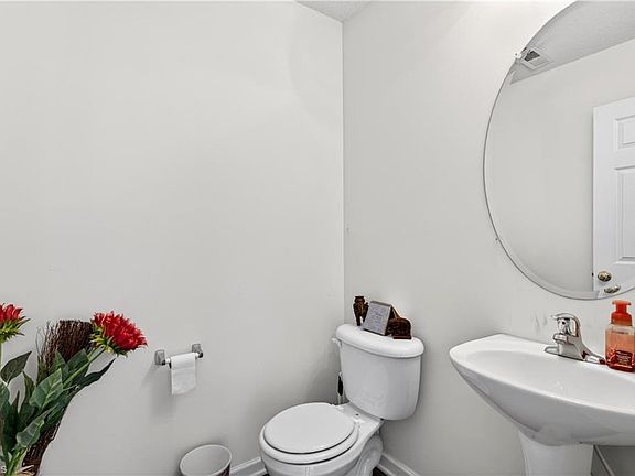 5th image of 1004 Quinlan Dr