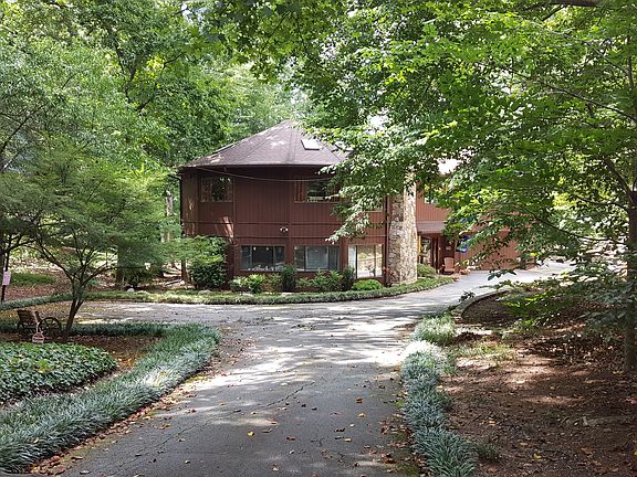 Driveway with parking pad