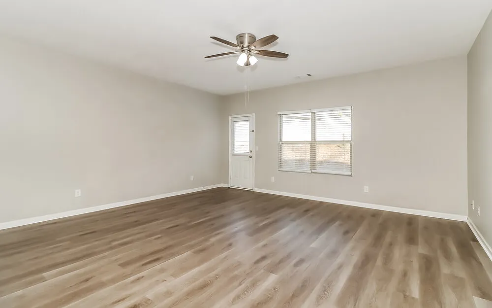 4 bed, 2.0 bath, 2102 sqft, $2,190 — Photo 4