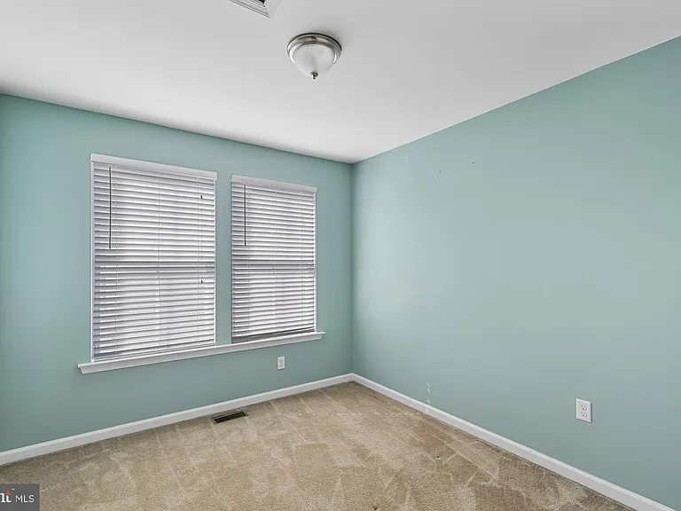 605 Socrates St — Photo 24