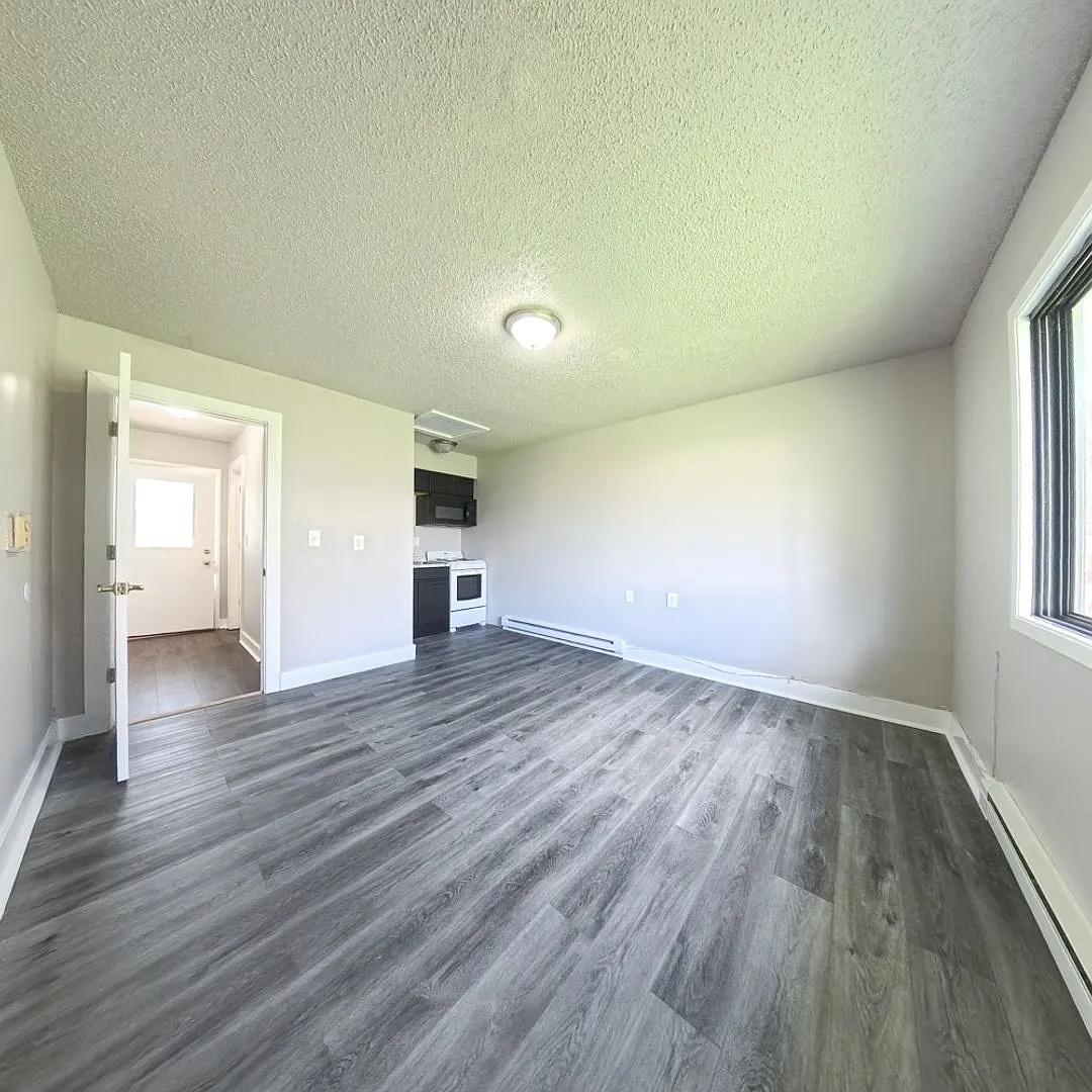 Building Photo - 505 Barclay St
