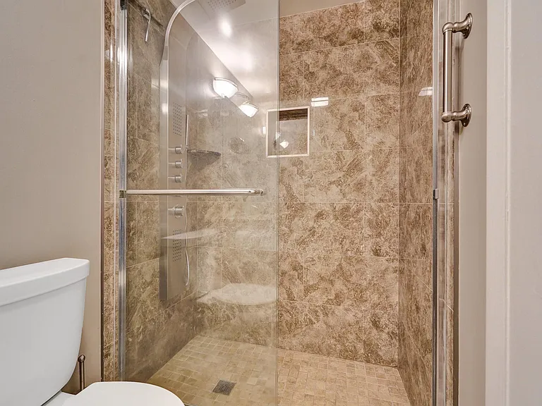 401 SE 3rd St #107 — Photo 18