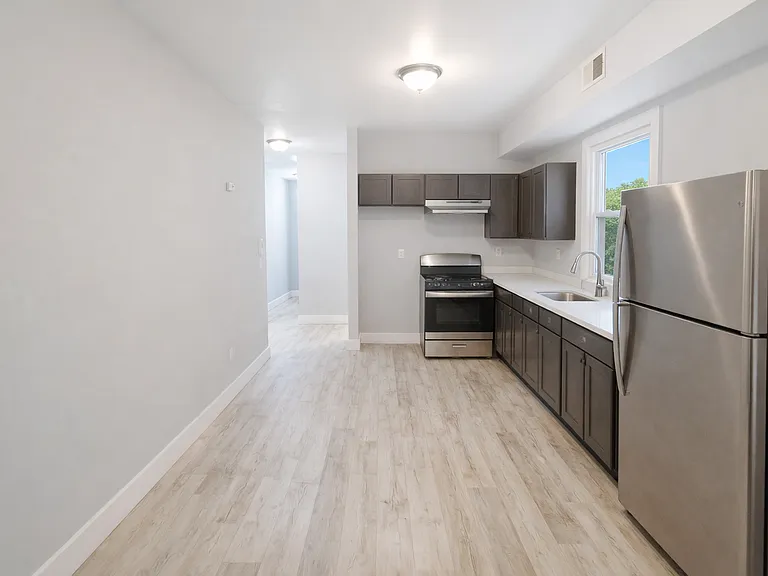 745 S 18th St #1R2 — Photo 5