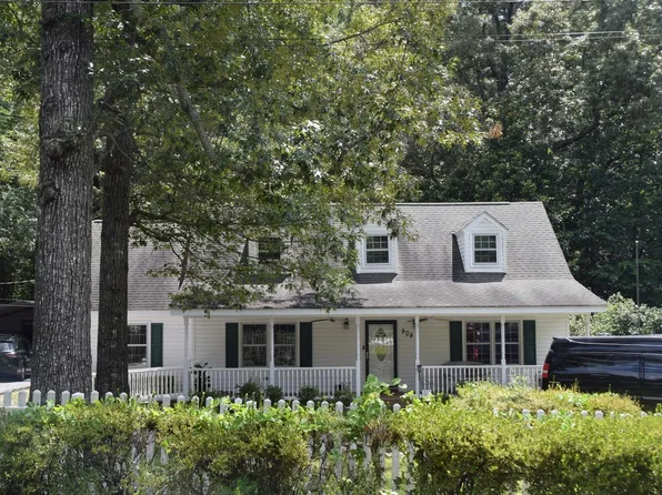 908 Glendale Dr, Aberdeen, NC 28315