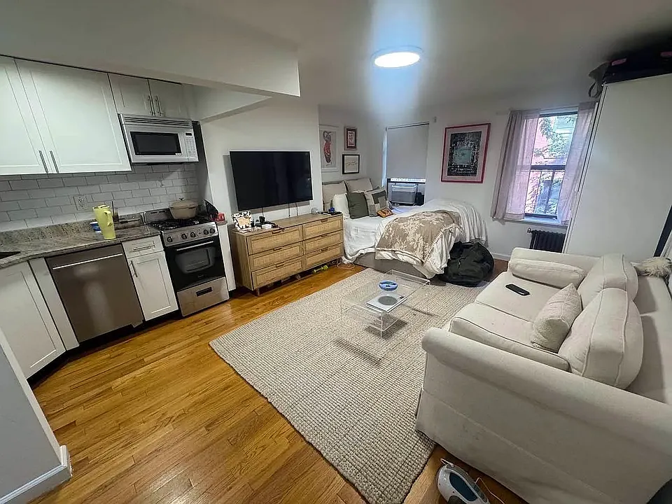 58 W 8th St #3F