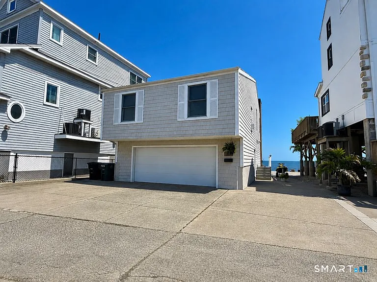 747 E Broadway — Photo 2