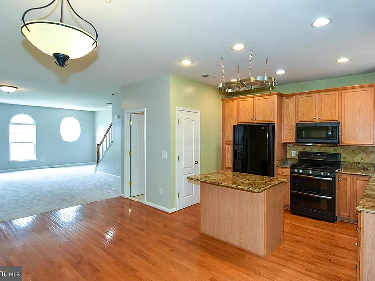 7810 Locust Leaf Ln — Photo 24