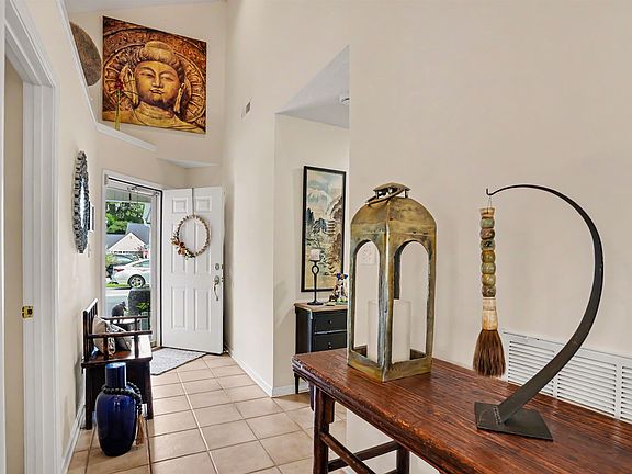 3rd image of 1827 Windmere Way